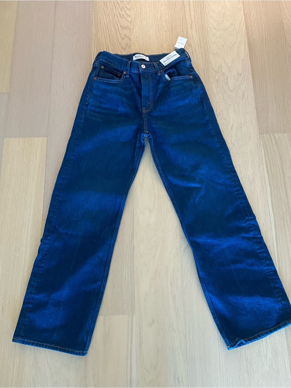 NWT A&F High rise 90’s relaxed jeans